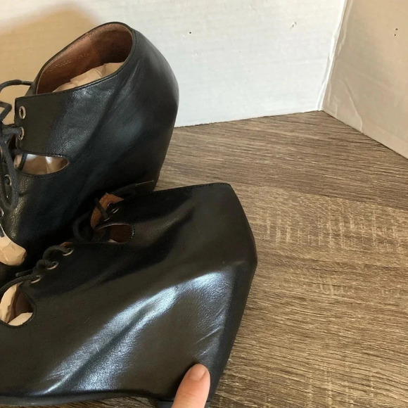 Locale Wedge  Leather Sandals - Picture 12 of 12